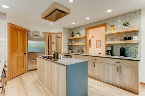 Newly remodeled kitchen with quartz countertops, Subzero fridge and eat-in area
