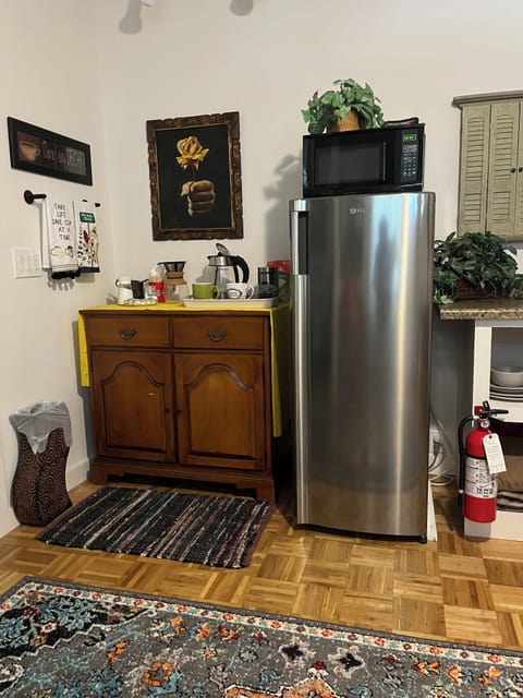 Coffee area & fridge