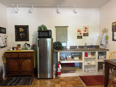 Refrigerator, micro & sink.
NO STOVE. cooking appliances available 
ASK to use
