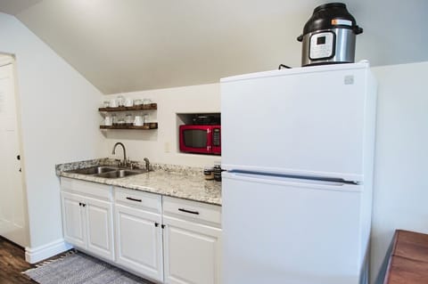 Full size refrigerator/freezer, Instantpot, microwave, and hot plate.