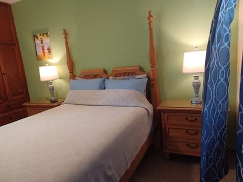 windy comfortable bed-room.