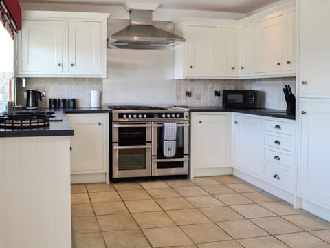 Kitchen | The Byre @ Camp Douglas, Castle Douglas