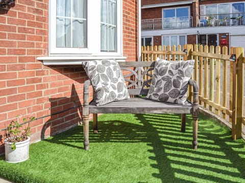 Sitting-out-area | Staithe View, Horning