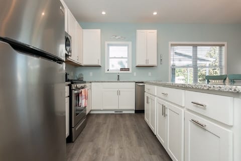 Full sized kitchen with everything you need!