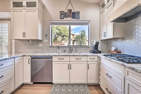 Fully Equipped Kitchen | Blender | Crockpot