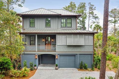 Front Entrance with double garage and extra parking pad