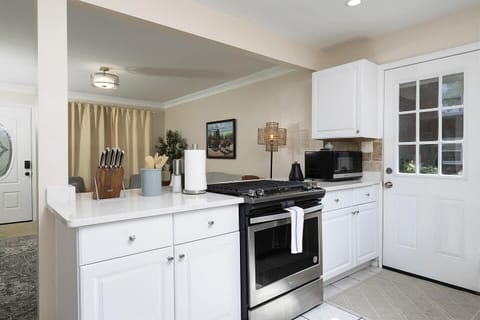 Kitchen Facing Living Room