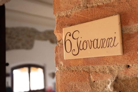 Apartment No. 6 - Giovanni (Borgo Rapale). Perfect for a group of friends.