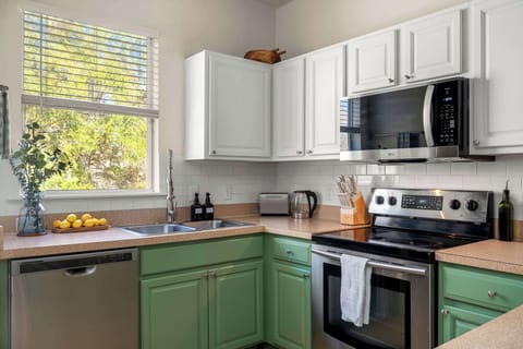 Enjoy cooking your favorite meals in our Full service kitchen