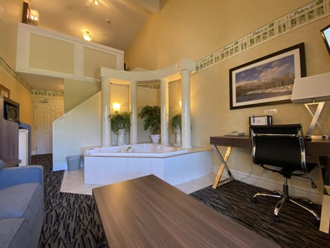 Jacuzzi Suite -1 King Bed image 1