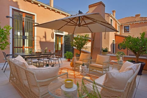 Alloro apartment shares this terrace with the other apartments in the same building.