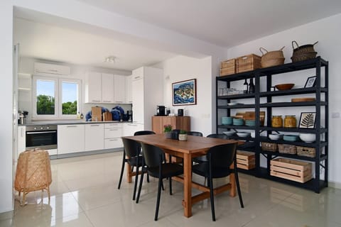 Lower floor open plan kitchen/dining area