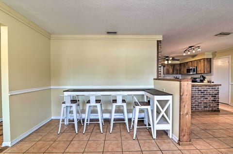 Dining Room | Breakfast Bar