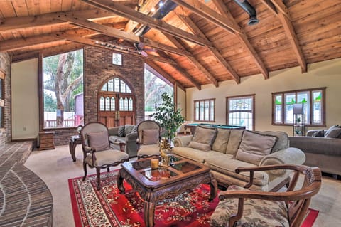 Valrico Vacation Rental | 7BR | 3BA | 4,640 Sq Ft | 1 Step to Access