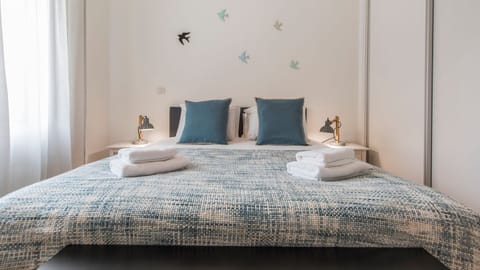 The bed comes with super comfortable bed linen ensuring you sleep peacefully throughout your stay at our apartment. #airbnb #airbnblisbon #portugal #pt #lisbon
 #bedroom #comfort #details