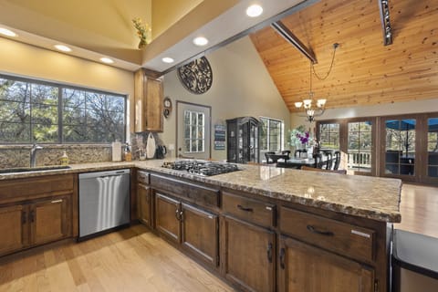 Open kitchen next to dining room