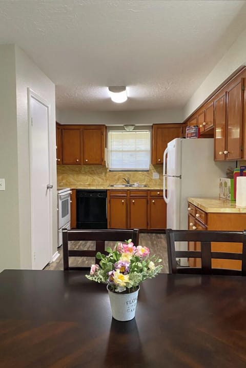 Breakfast room looking into kitchen.