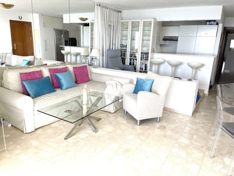 Spacious living room