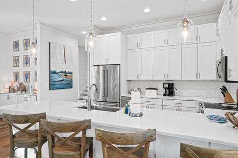 Kitchen with Breakfast Bar