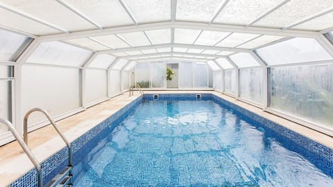 Big indoor pool #pool #airbnb #Mindelo