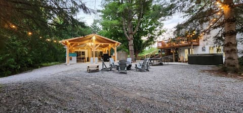 Covered patio area, outdoor living space