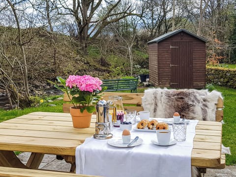Sitting-out-area | Weavers Cottage, Aberfeldy