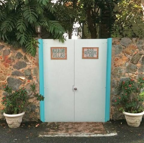 Welcome to Aqua Bay Villas