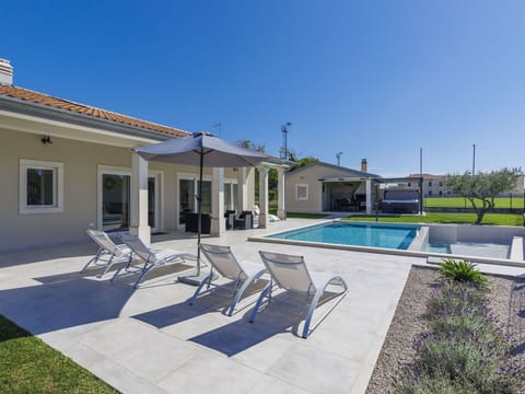 Sky, Window, Swimming Pool, Water, Shade, Building, Outdoor Furniture, Plant, Sunlounger, Urban Design