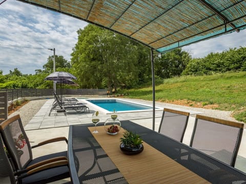 Water, Sky, Property, Swimming Pool, Plant, Azure, Tree, Grass, Leisure, Composite Material