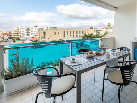 Table, Sky, Cloud, Property, Daytime, Furniture, Building, Blue, Azure, Chair