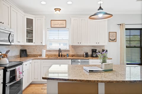 Large kitchen, perfect for entertaining, making homemade meals, or sneaking ice cream at midnight!