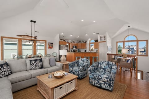 MS19: Sunset Shack | TL Living Area