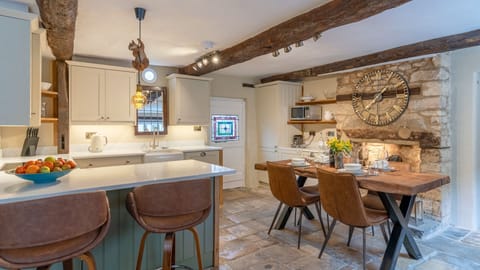 Kitchen-dining area, Farthingdales, Bolthole Retreats