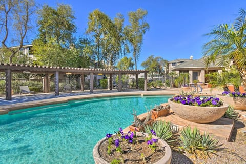 Phoenix Vacation Rental | 2BR | 2BA | 800 Sq Ft | Step-Free Access