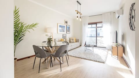 A modern living room filled with natural light, creating a bright and effortlessly stylish space to unwind.

#PortoStay #AirbnbPorto #ModernLiving #BrightSpace