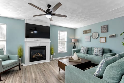 Lots of natural light & ample seating