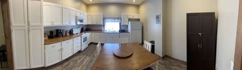Nice large kitchen with dining table that comfortably seats 6+ people.