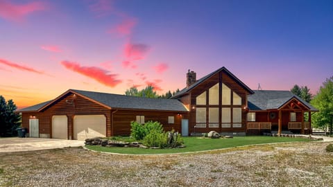 Chester Currents ~ huge pull-through driveway for the whole crew!