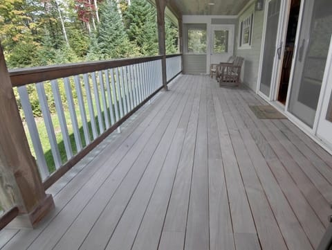 Large covered deck with Mountain View’s 