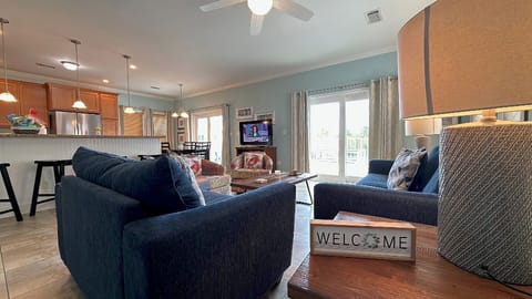 Sunset Pointe at Vaca Cove4 Bed 3 Baths, Saltwater Pool, Jacuzzi, Ocean View with Dock House in Key Colony Beach