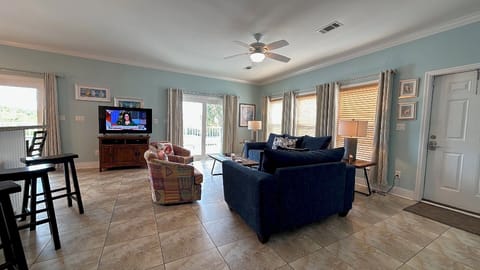 Sunset Pointe at Vaca Cove4 Bed 3 Baths, Saltwater Pool, Jacuzzi, Ocean View with Dock House in Key Colony Beach