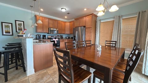 Sunset Pointe at Vaca Cove4 Bed 3 Baths, Saltwater Pool, Jacuzzi, Ocean View with Dock House in Key Colony Beach