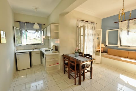 The upstairs 2-bedroom apartments offer the same layout as the downstairs units