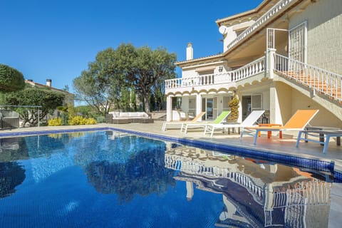 Pool and garden (1)