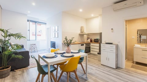 A spacious living area filled with natural light and a stylish kitchenette – bright, open, and perfect for easy city living.

#PortoStay #AirbnbPorto #BrightLiving #CityComfort