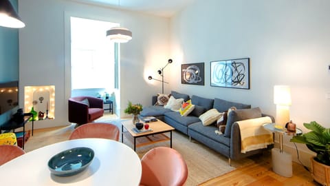 A vibrant and design-led living space where contemporary art, stylish furnishings, and natural light come together for an unforgettable Lisbon stay. #ModernLiving #DesignApartment #LisbonStay #CityEscape #Portugal #PT #Lisbon