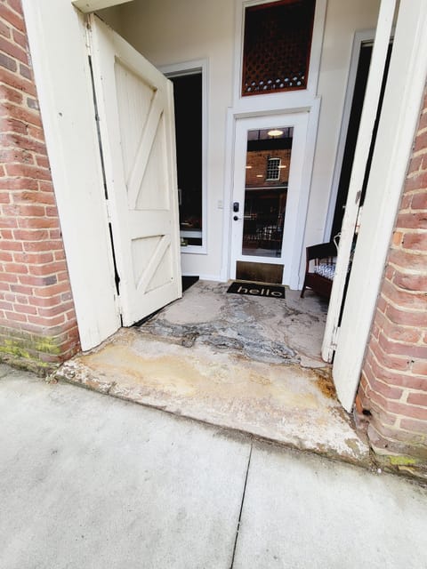 Private entrance to Hidden◇Gem