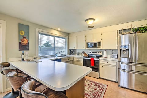 Kitchen | Fully Equipped w/ Cooking Basics