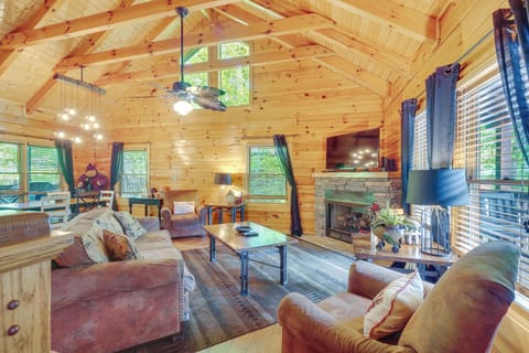 Pigeon Forge Vacation Rental | 2BR | 3BA | 1,824 Sq Ft | Stairs to Access
