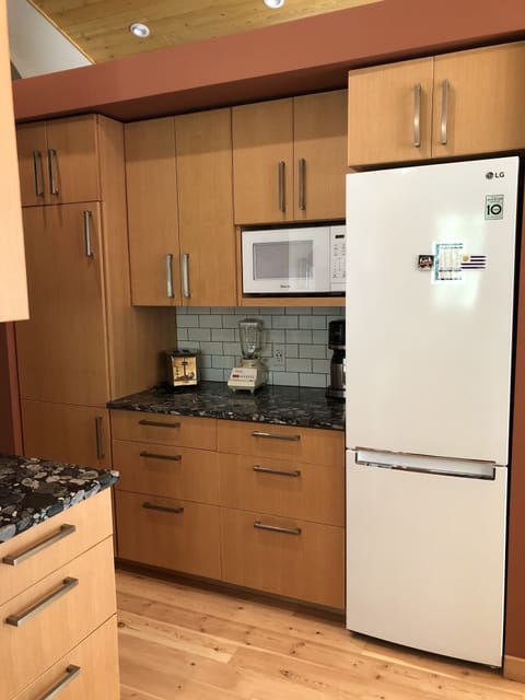 Kitchen with USD charging receptacle